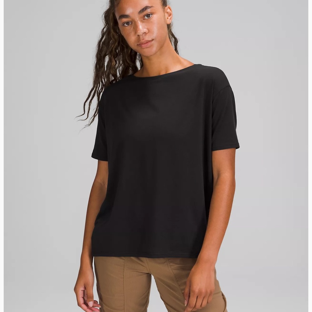 Lululemon Back In Action Short Sleeve. Size 6. Black. WORN ONCE! Like brand new!